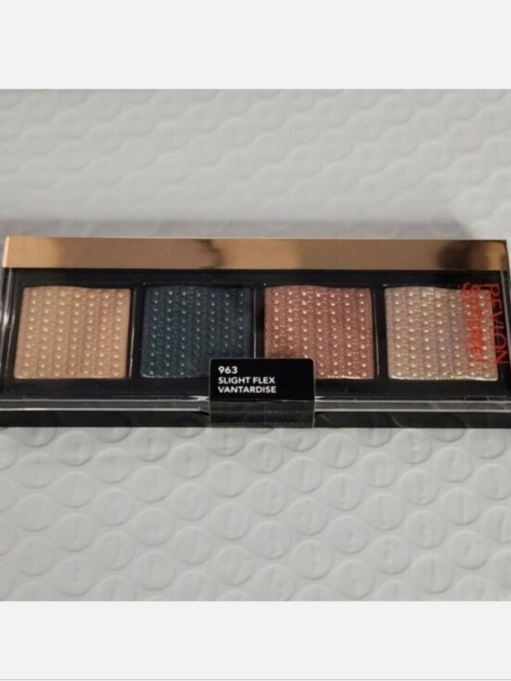 Revlon So Fierce Eyeshadow Palette - Slight Flex